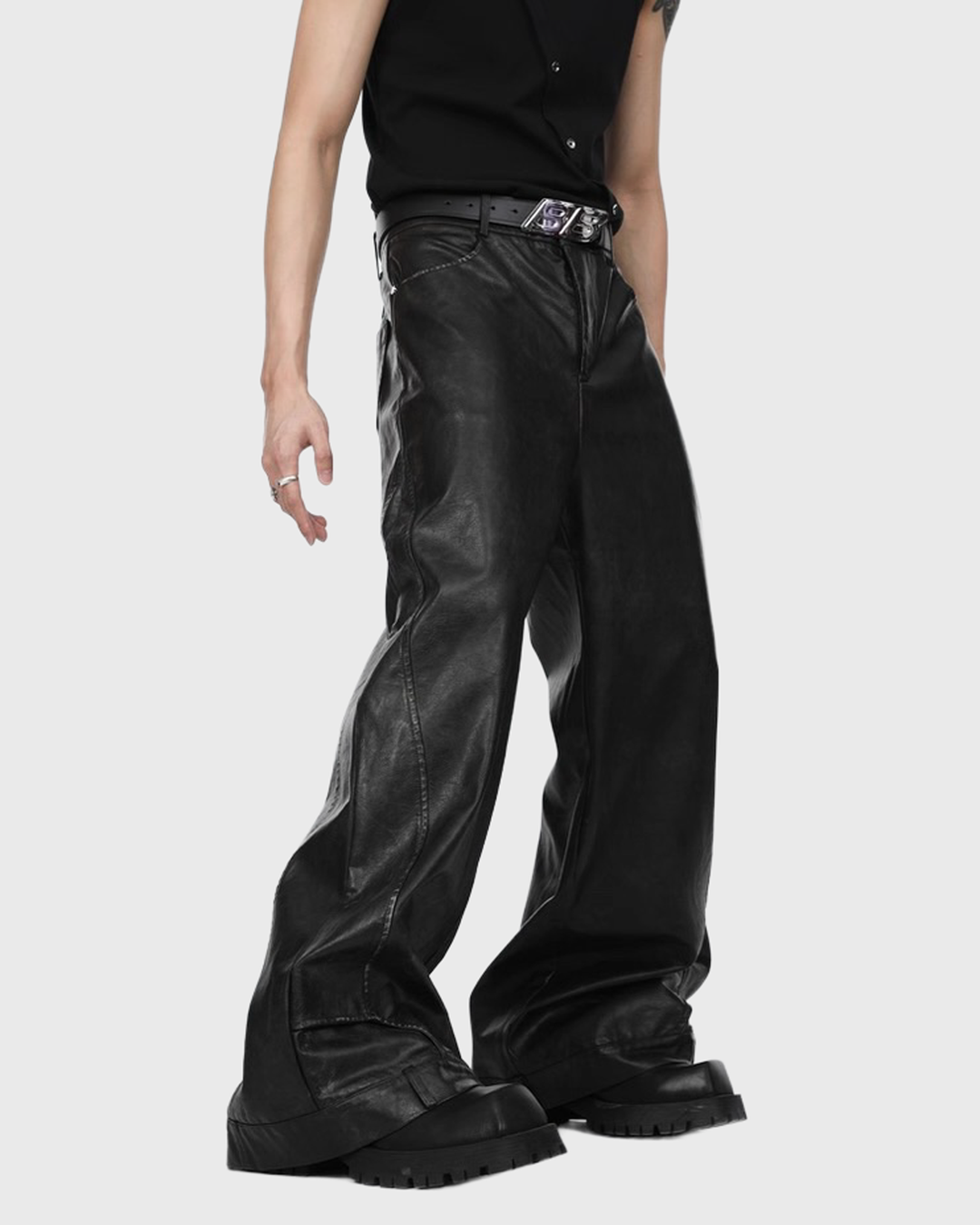 スウィッチレザーストレートパンツ Ril 5856